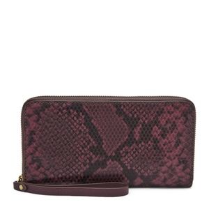 FOSSIL Jori RFID Zip Clutch Snakeskin Purple